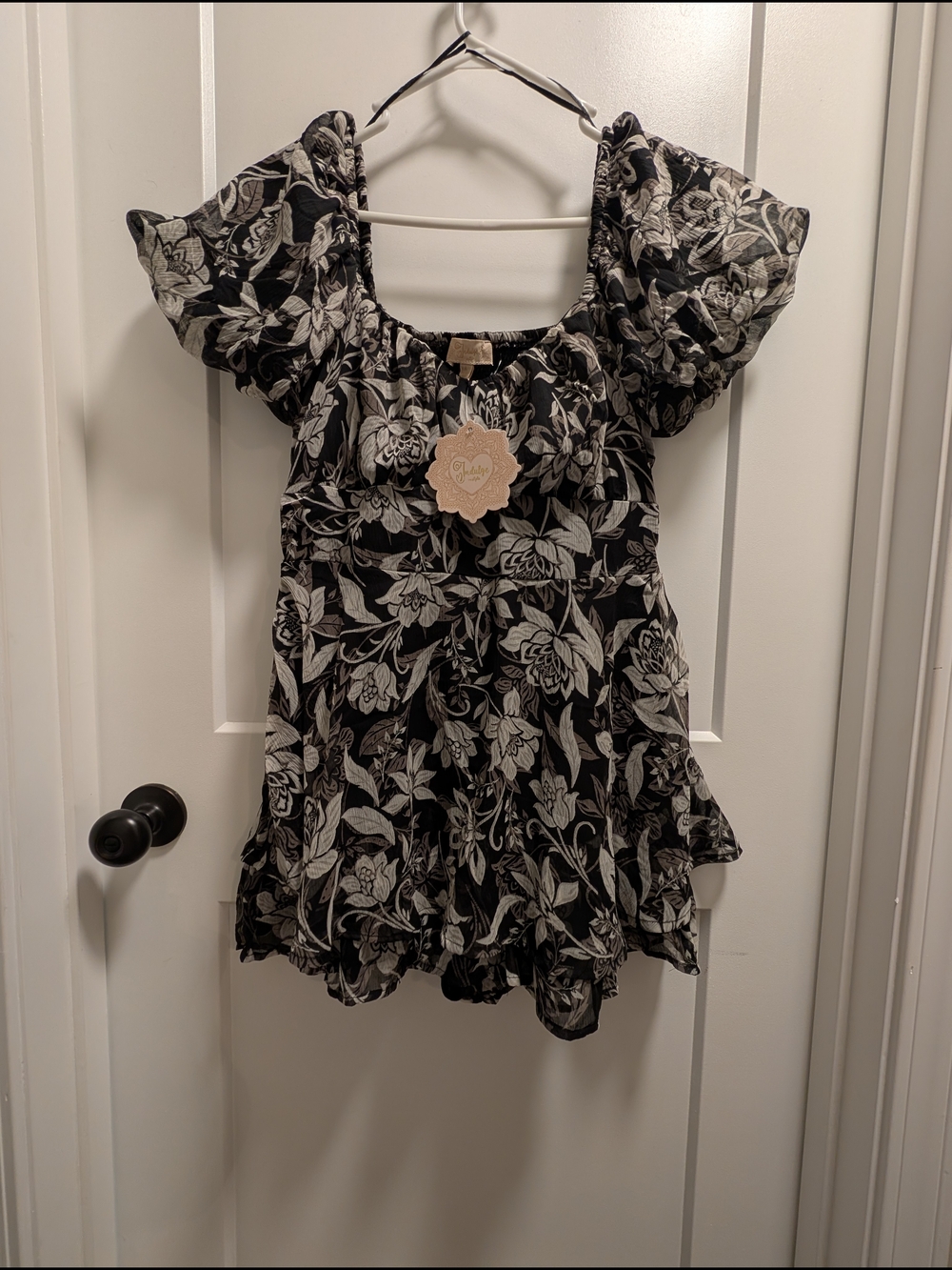 Women's Black & White Floral Puff-Sleeve Dress